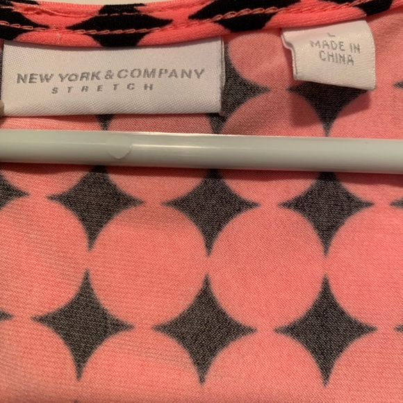 Large NY&C pink and black top - Picture 2 of 4